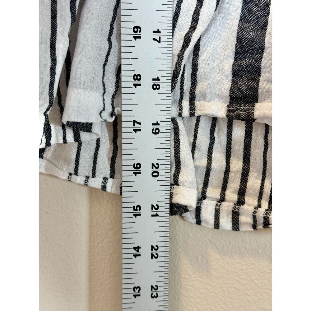 KISS Graphic Cropped Ruffle Top - White/Black - Picture 9 of 11